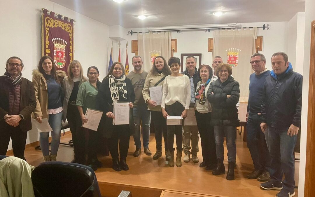 Entrega de diplomas al alumnado del curso «Atención sociosanitaria a personas dependientes de instituciones sociales» en Villamanrique.