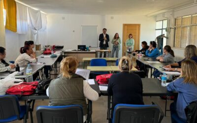 Visita de la alcaldesa de Castellar de Santiago, y la concejala de empleo y formacion al dual de sociosanitario.