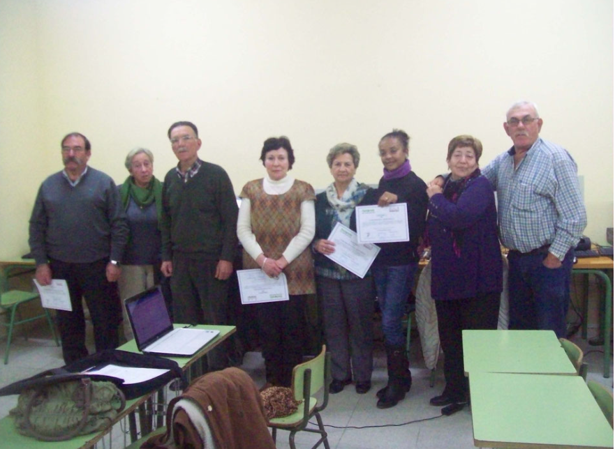 Pensionistas y jubilados de Cózar finalizan un curso de informática