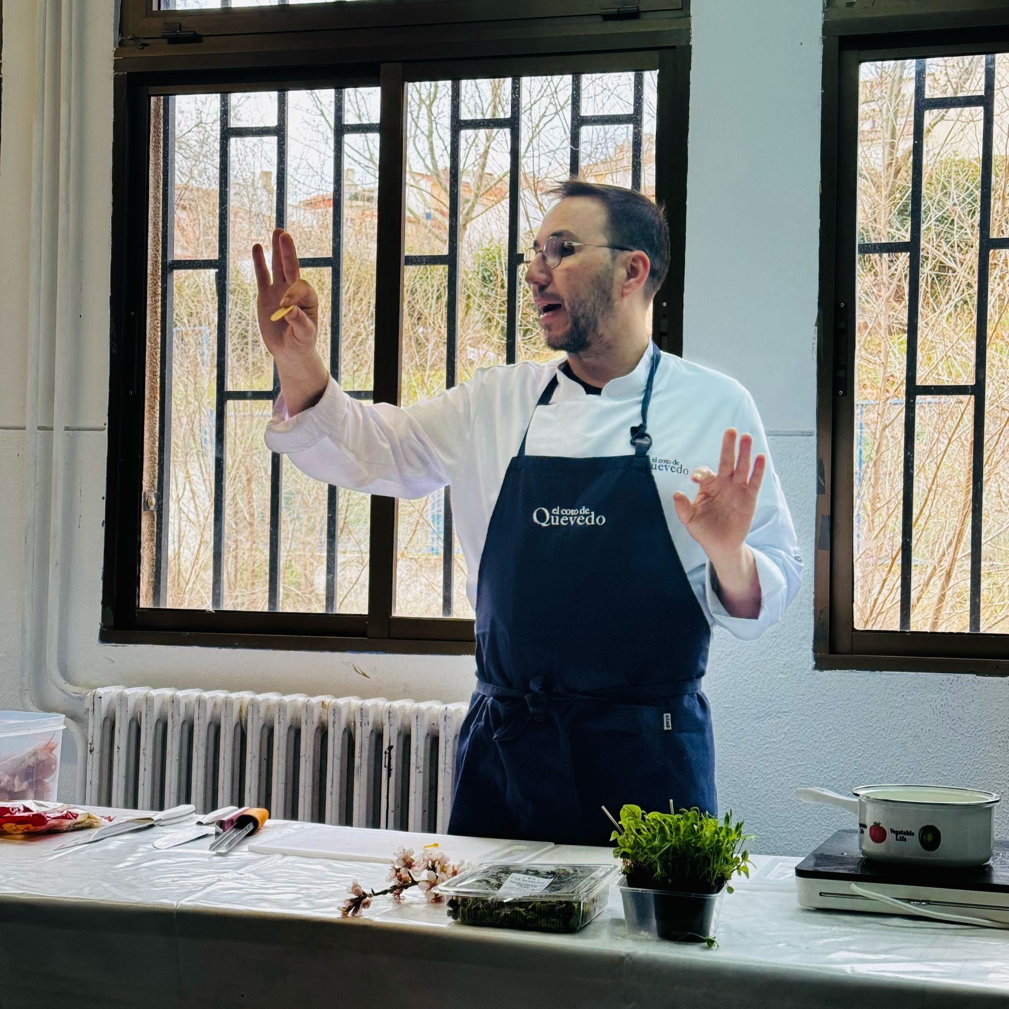 José Antonio Medina inspira a los futuros profesionales de la hostelería en Alcaraz y Villanueva de los Infantes