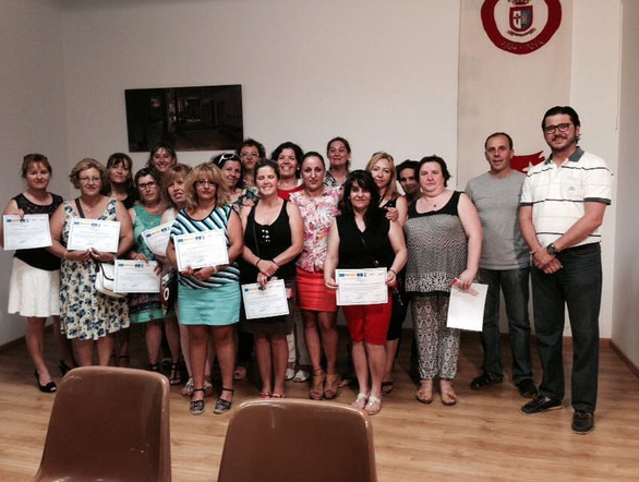 Finalización y entrega de diplomas del curso de atención sociosanitaria en Castellar de Santiago
